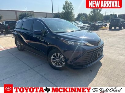 Used 2025 Toyota Sienna LE w/ LE Plus Package