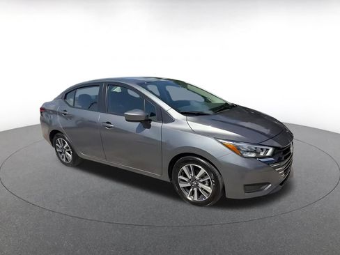 Used 2025 Nissan Versa SV FWD image 2