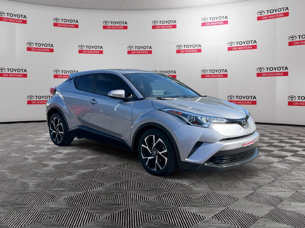 Used 2019 Toyota C-HR XLE FWD image 3