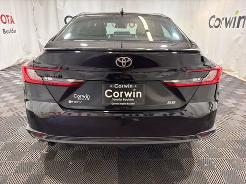 Used 2025 Toyota Camry SE image 5