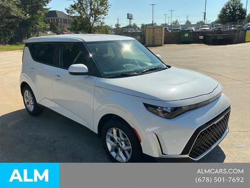 Used 2025 Kia Soul LX w/ LX Technology Package FWD image 8