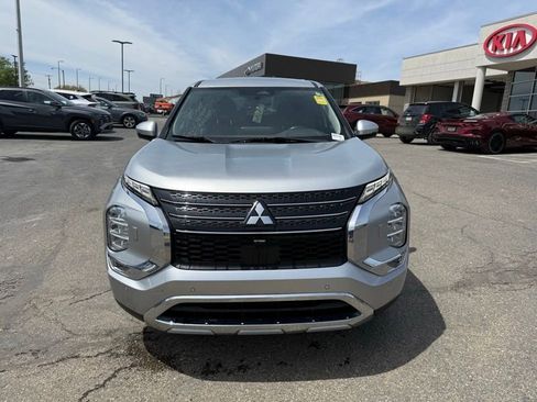 Used 2022 Mitsubishi Outlander SE AWD/4WD image 2