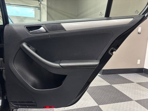 Used 2015 Volkswagen Jetta SE FWD image 19