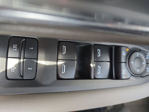 Used 2022 Chevrolet Suburban LT w/ Luxury Package image 26