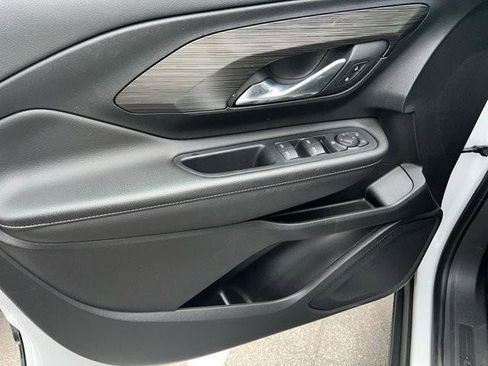 Used 2024 GMC Terrain SLE image 7