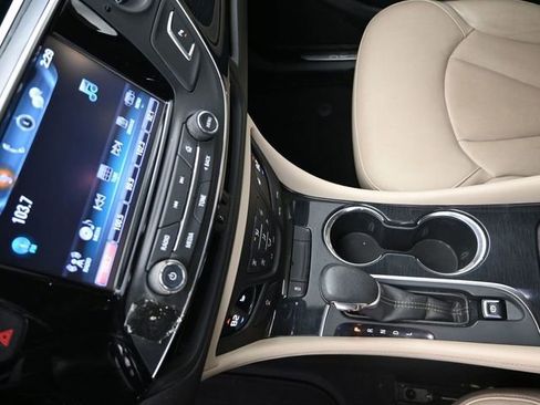 Used 2017 Buick Envision Essence image 19