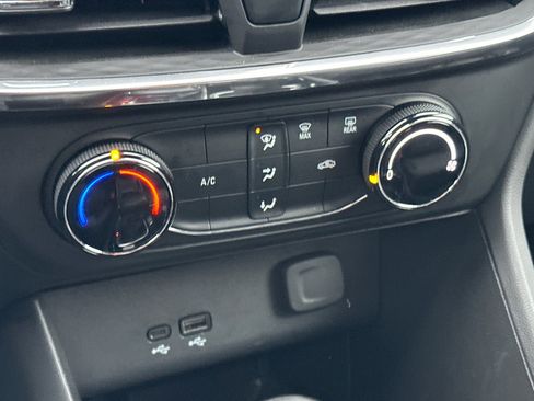 Used 2025 Buick Encore GX Preferred image 21