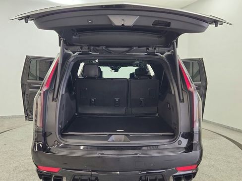 Used 2023 Cadillac Escalade ESV V w/ Heavy-Duty Trailer Package image 40