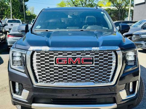 Used 2023 GMC Yukon XL SLT AWD/4WD image 11