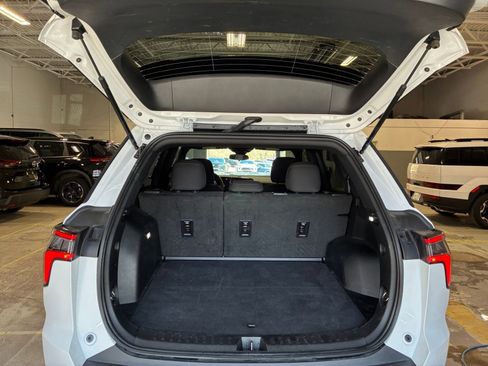 Used 2025 Chevrolet Equinox LT FWD image 31