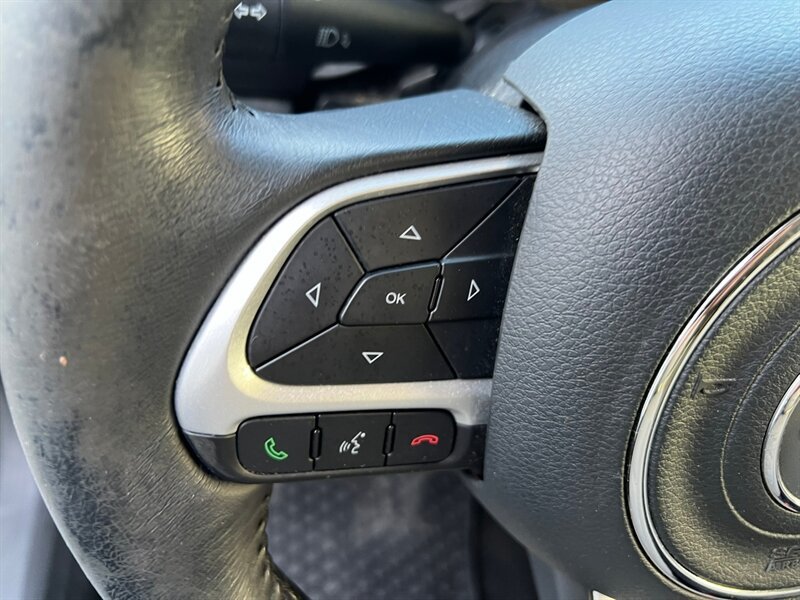 Used 2019 Jeep Renegade Latitude w/ Safety & Security Group II AWD/4WD image 24