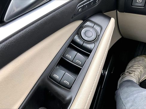 Used 2020 Buick Enclave Premium w/ Sun and Sites Package image 34