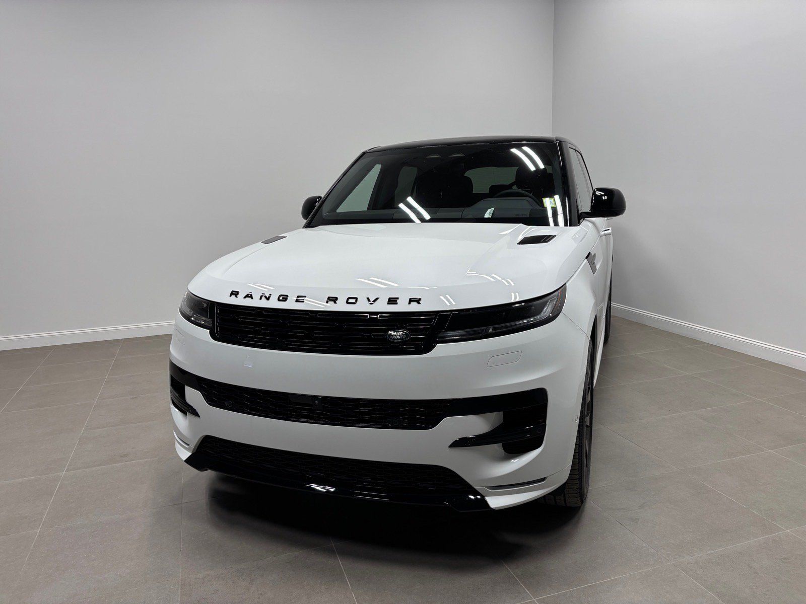 New 2026 Land Rover Range Rover Sport Dynamic SE AWD/4WD image 2