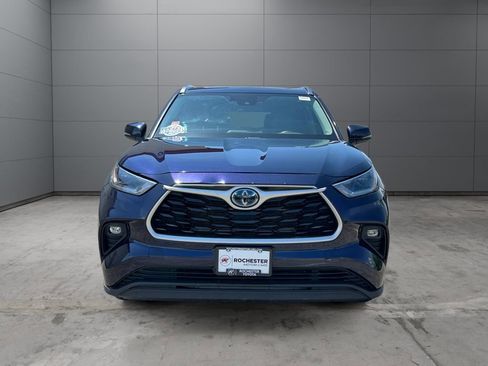 Used 2021 Toyota Highlander XLE AWD/4WD image 8