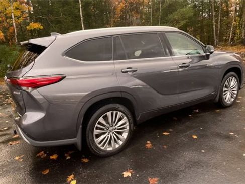Used 2020 Toyota Highlander Platinum image 3