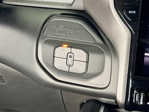 New 2026 RAM 2500 Laramie AWD/4WD image 13