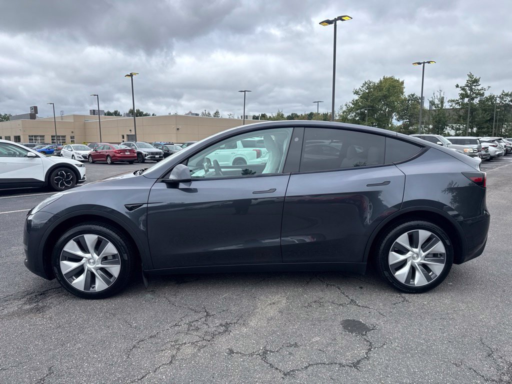 Used 2024 Tesla Model Y Long Range AWD/4WD image 3