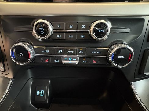 Used 2022 Ford F150 XLT w/ Equipment Group 302A High AWD/4WD image 19
