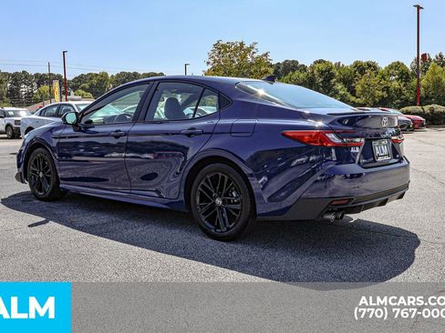 Used 2025 Toyota Camry SE image 7