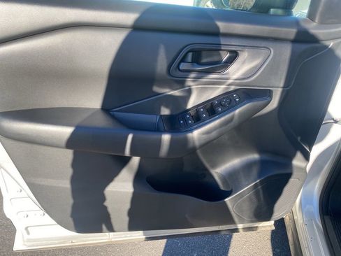 Used 2024 Nissan Rogue S image 10