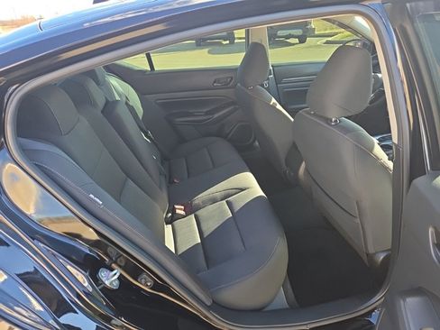 Used 2024 Nissan Altima 2.5 SV image 17