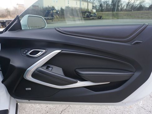 Used 2017 Chevrolet Camaro SS image 15