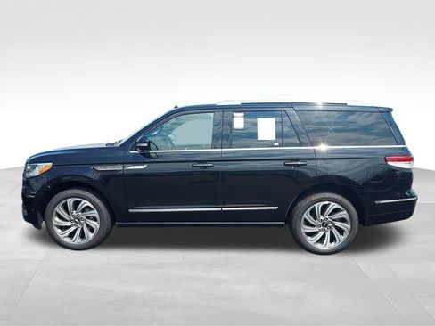 Used 2024 Lincoln Navigator Reserve AWD/4WD image 2