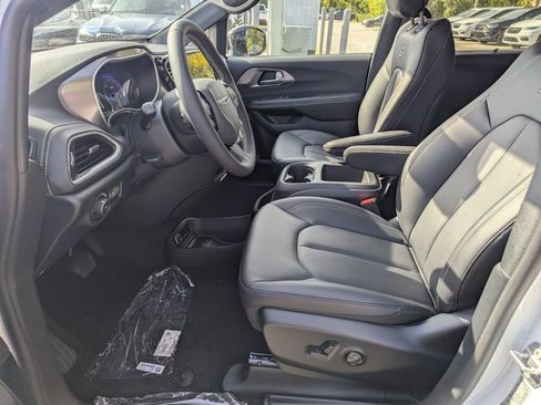 New 2026 Chrysler Pacifica Select w/ S Appearance Package FWD image 14
