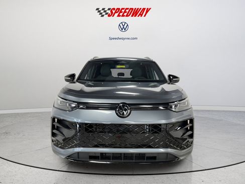 New 2025 Volkswagen Tiguan SE R-Line image 2