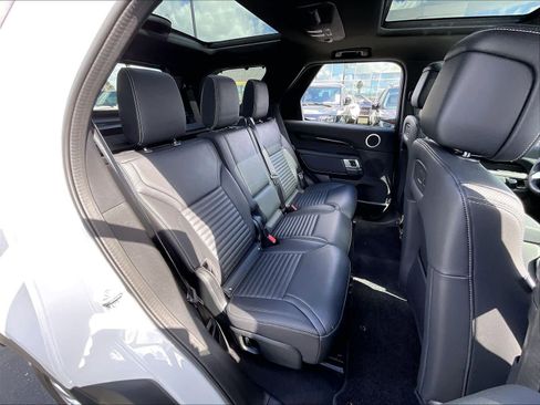 Used 2025 Land Rover Discovery S AWD/4WD image 30