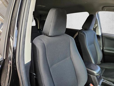 Used 2018 Toyota RAV4 LE image 23