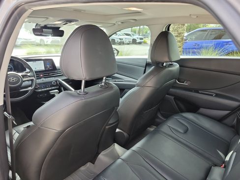 Used 2022 Hyundai Elantra Limited FWD image 27
