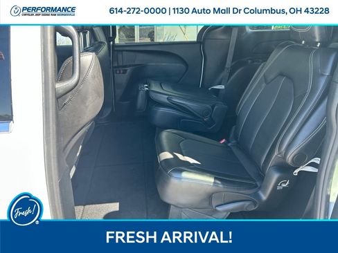 Used 2025 Chrysler Pacifica Select FWD image 9
