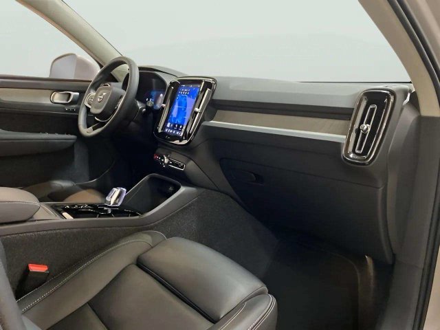 Used 2025 Volvo XC40 B5 Plus AWD/4WD image 77