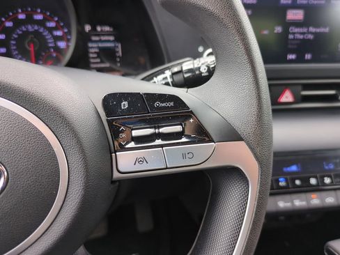 Used 2022 Hyundai Elantra SEL FWD image 18