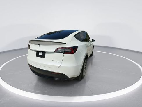 Used 2024 Tesla Model Y Long Range AWD/4WD image 8