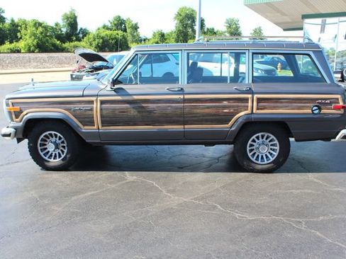 Used 1990 Jeep Grand Wagoneer AWD/4WD image 5