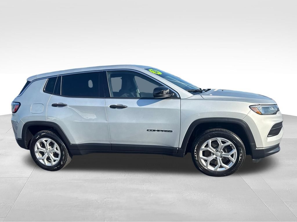 Used 2024 Jeep Compass Sport AWD/4WD image 14