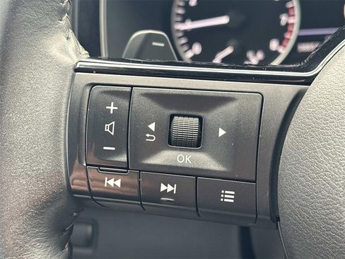 Used 2023 Nissan Pathfinder SL image 29