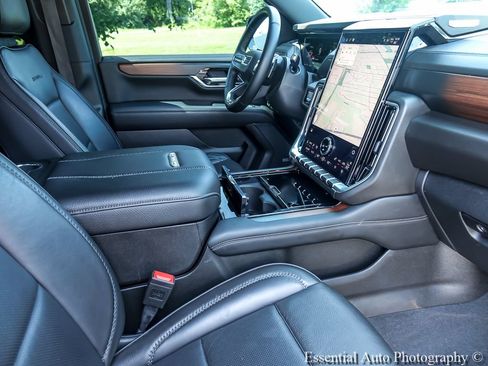 Certified 2025 GMC Yukon XL Denali AWD/4WD image 36