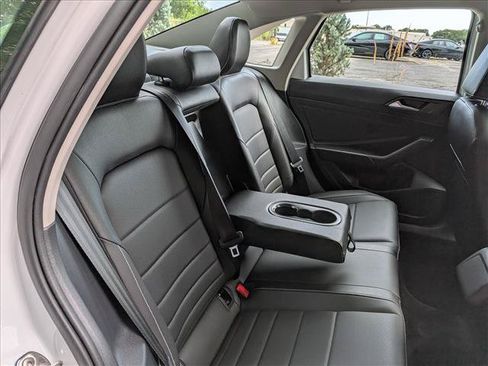 Certified 2023 Volkswagen Jetta SE w/ Panoramic Sunroof Package FWD image 15