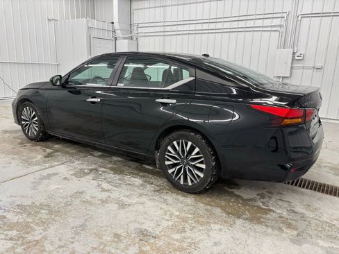 Used 2024 Nissan Altima 2.5 SV image 8