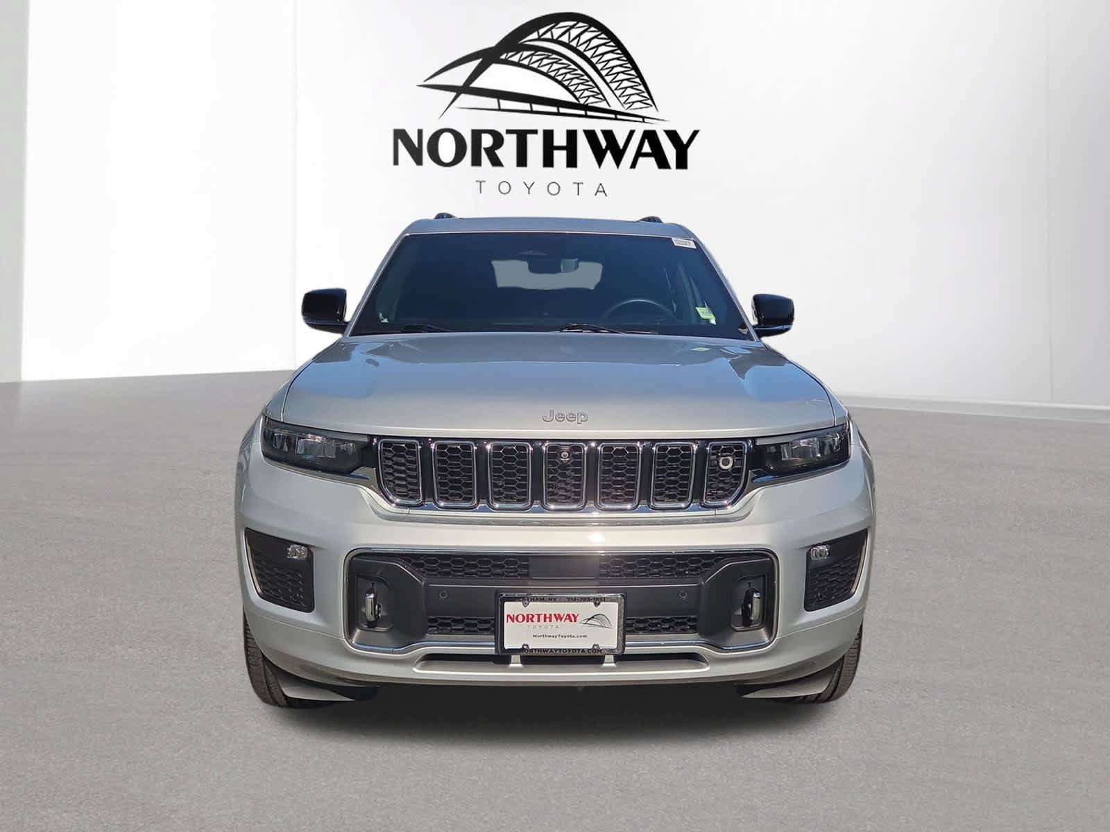 Used 2024 Jeep Grand Cherokee L Overland w/ Advanced Protech Group III AWD/4WD image 9