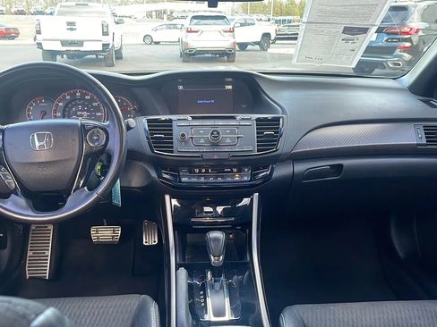 Used 2017 Honda Accord Sport image 10