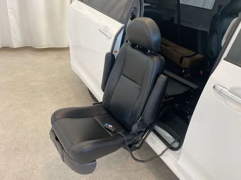 Used 2020 Toyota Sienna SE w/ SE Preferred Package image 30