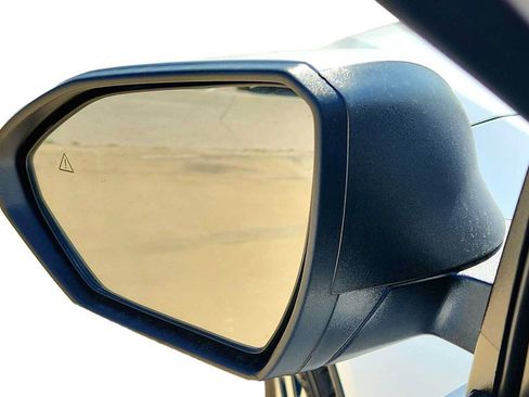 Used 2025 Hyundai Santa Cruz SE FWD image 11