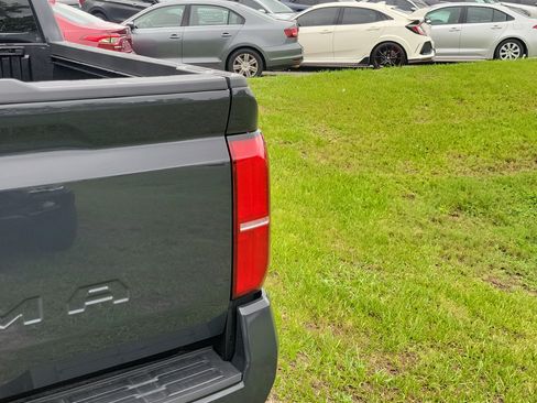 Used 2025 Toyota Tacoma SR5 AWD/4WD image 19