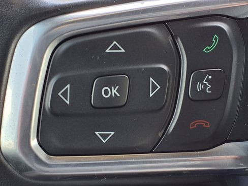 Used 2019 Jeep Wrangler Unlimited Sahara AWD/4WD image 12
