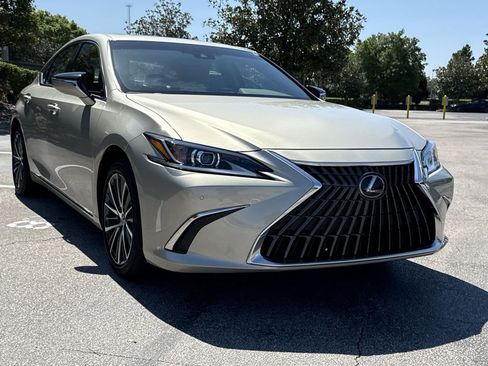Used 2025 Lexus ES 350 w/ Premium Package image 12