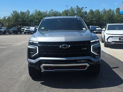 Used 2025 Chevrolet Suburban Z71 AWD/4WD image 8